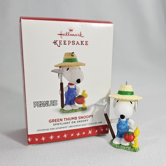 Hallmark 2016 Peanuts Green Thumb Snoopy Ornament - Picture 1 of 13